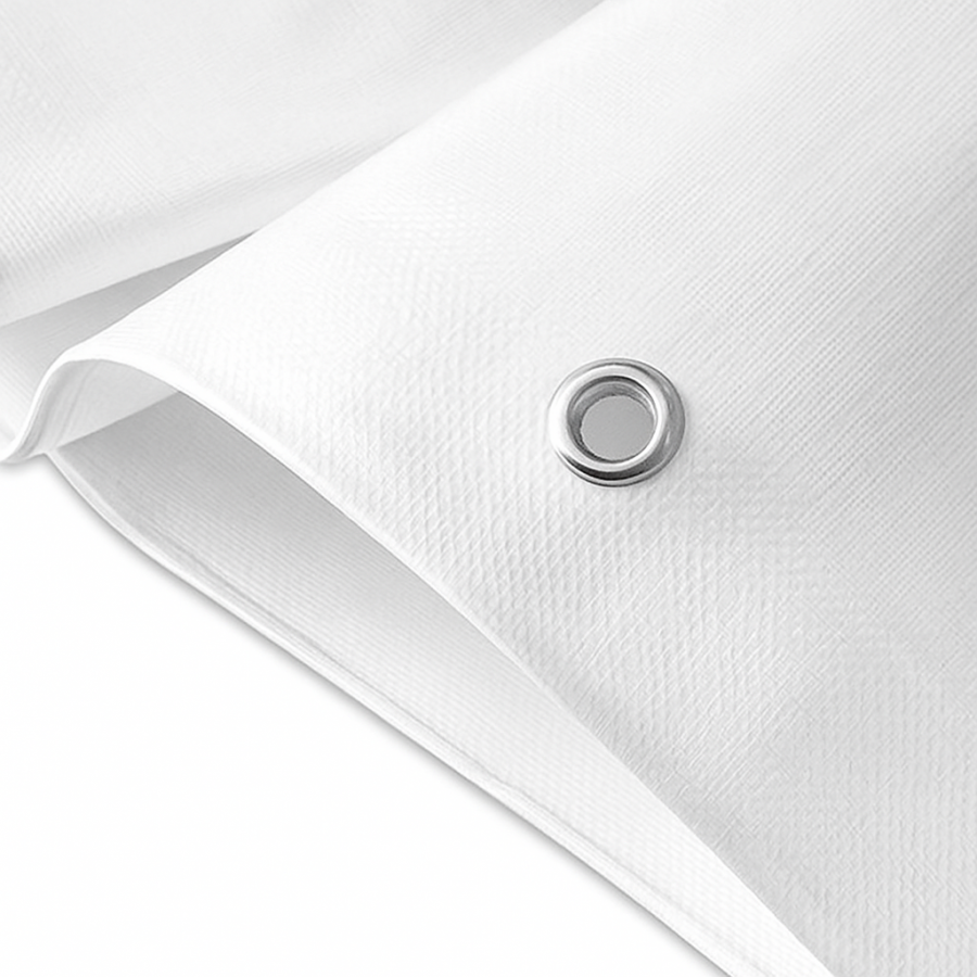 Vedere close-up a prelatei cauciucate albe cu inele metalice - detaliu material premium